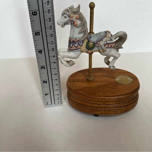 Vintage Carousel Musical Moving Horse-  Carousel Collection - Picture 9 of 11